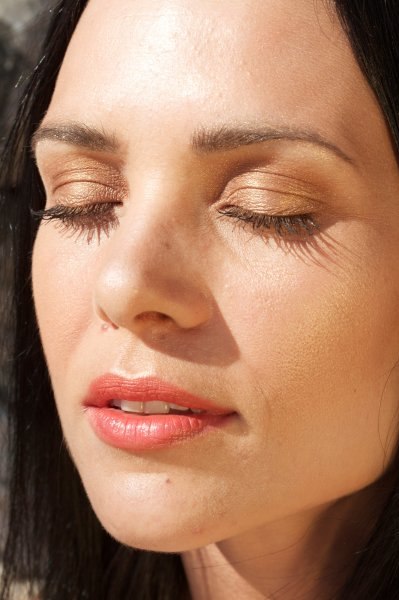 žena šminka