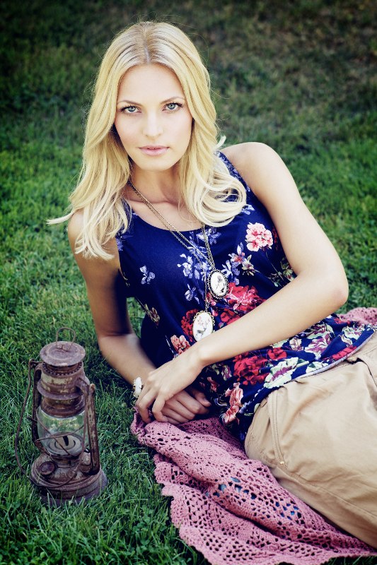 žena