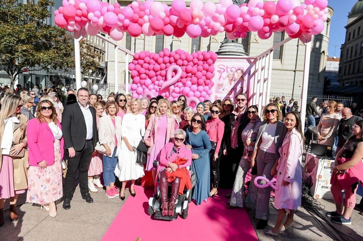 Pink modna pista u srcu Zagreba: Kreacije domaćih dizajnera nosile su junakinje Udruge P.I.N.K. life i poznate osobe