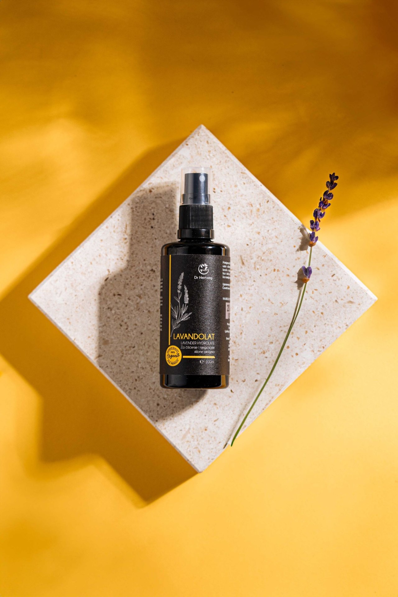 Hidrolat za lice od lavande Lavandolat.jpg