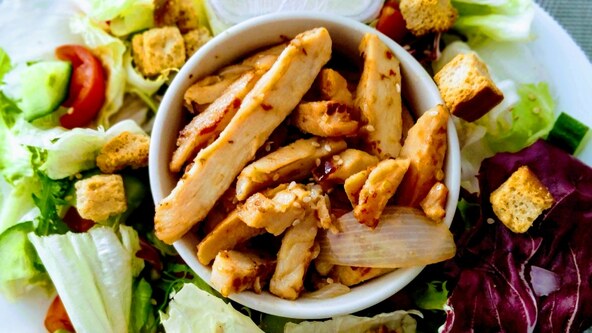 Salata piletina proteini dijeta.jpg