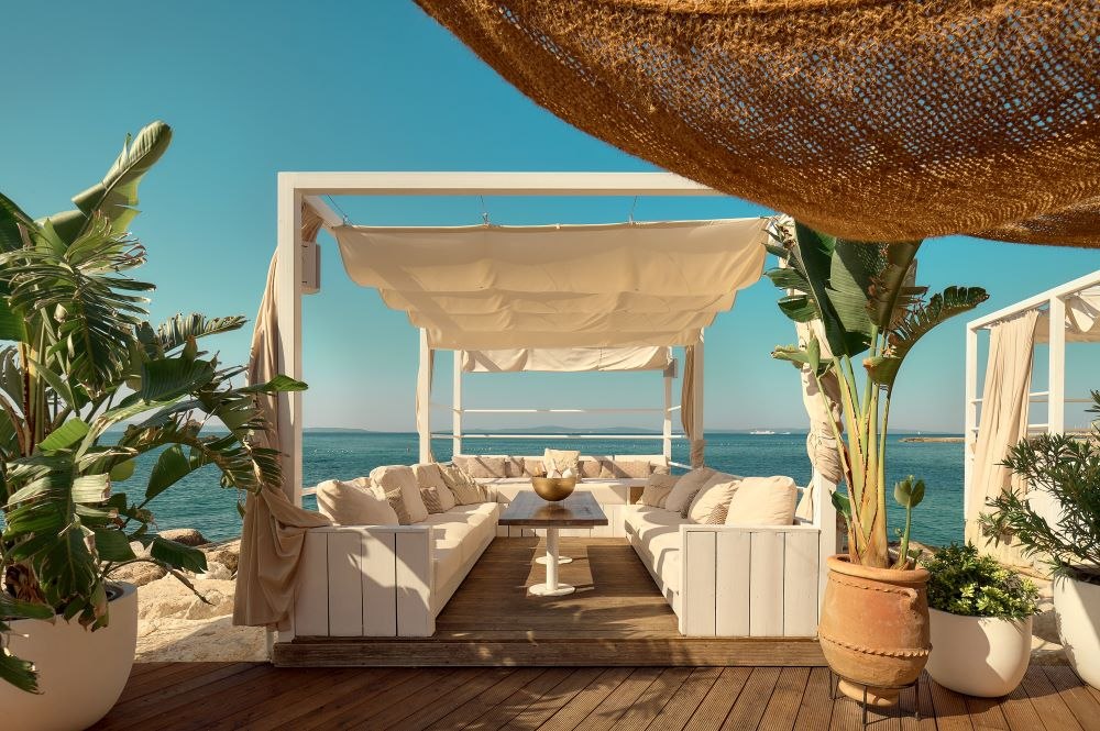 VIP LOunge West Wing.jpg