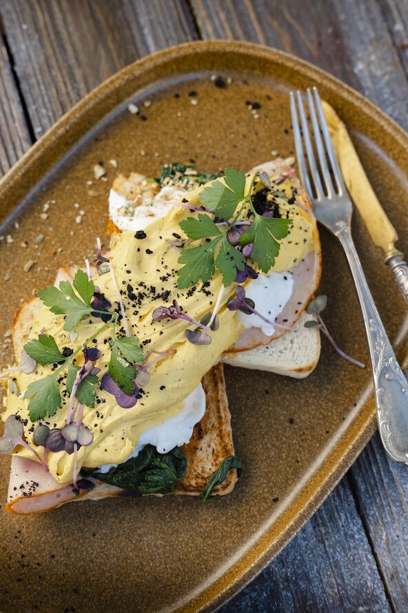 EGGS BENEDICT .jpg