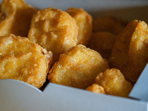 Pržena hrana nuggets pohana piletina.jpg