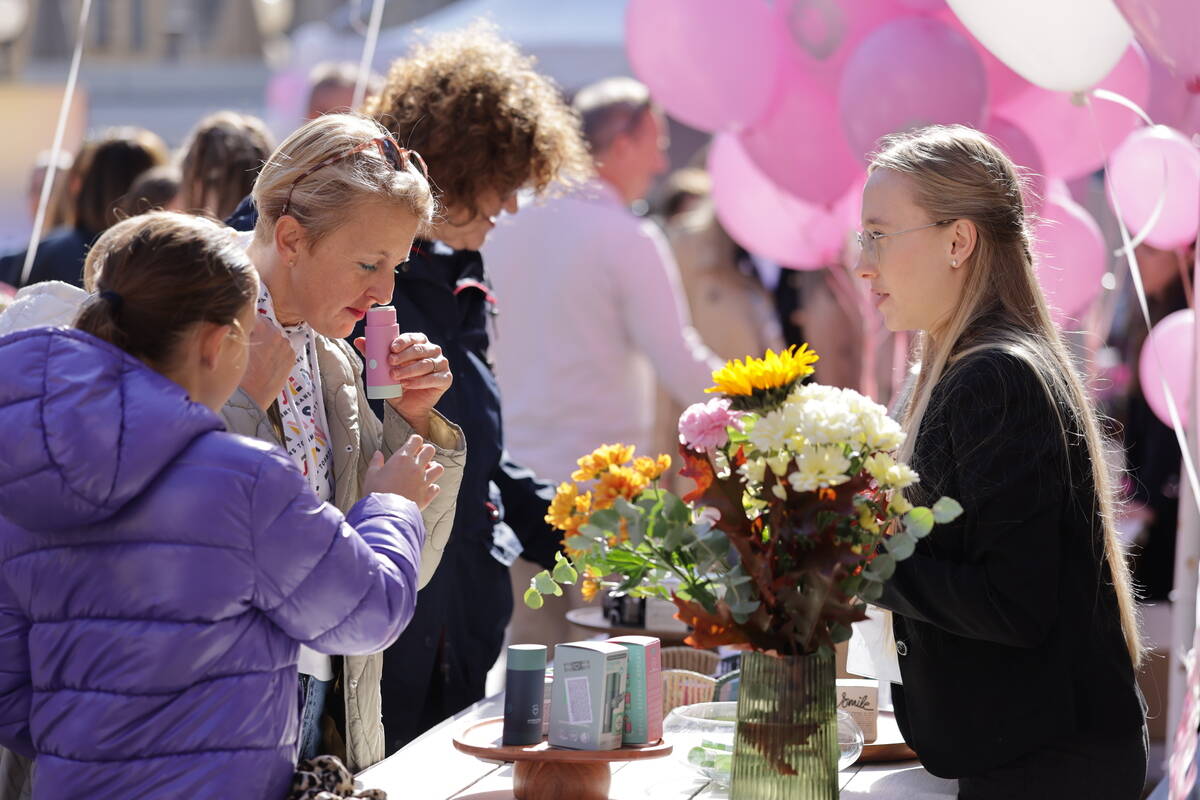 Story Pink Fest: Hrabre dame u haljinama domaćih dizajnera prošetale pink modnom pistom u pratnji poznatih osoba