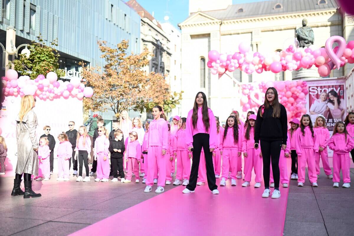 Story Pink Fest: Hrabre dame u haljinama domaćih dizajnera prošetale pink modnom pistom u pratnji poznatih osoba