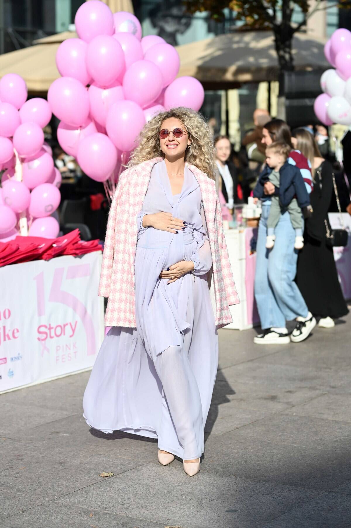 Story Pink Fest: Hrabre dame u haljinama domaćih dizajnera prošetale pink modnom pistom u pratnji poznatih osoba