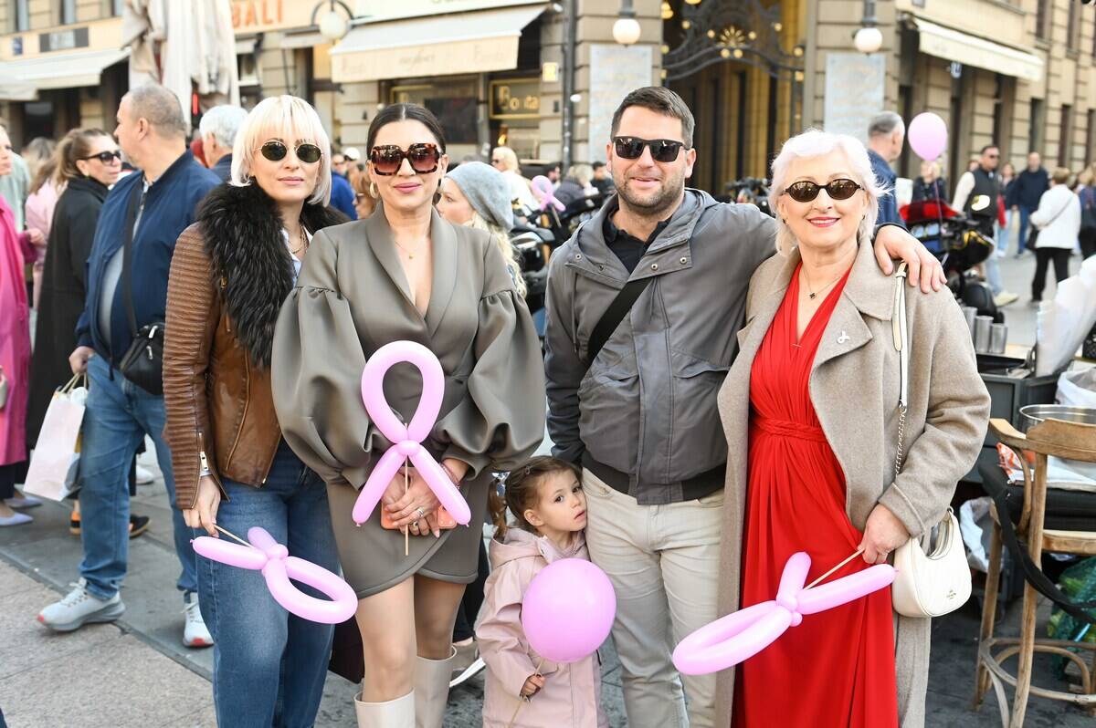 Story Pink Fest: Hrabre dame u haljinama domaćih dizajnera prošetale pink modnom pistom u pratnji poznatih osoba