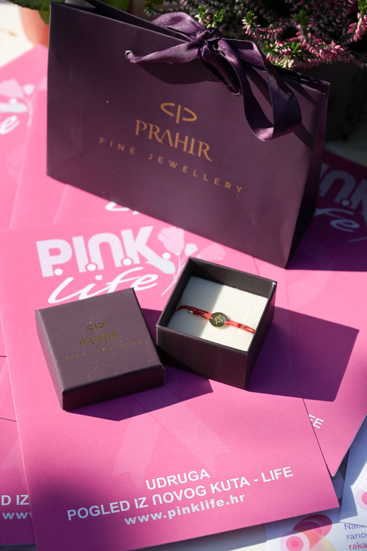 Story Pink Fest: Hrabre dame u haljinama domaćih dizajnera prošetale pink modnom pistom u pratnji poznatih osoba