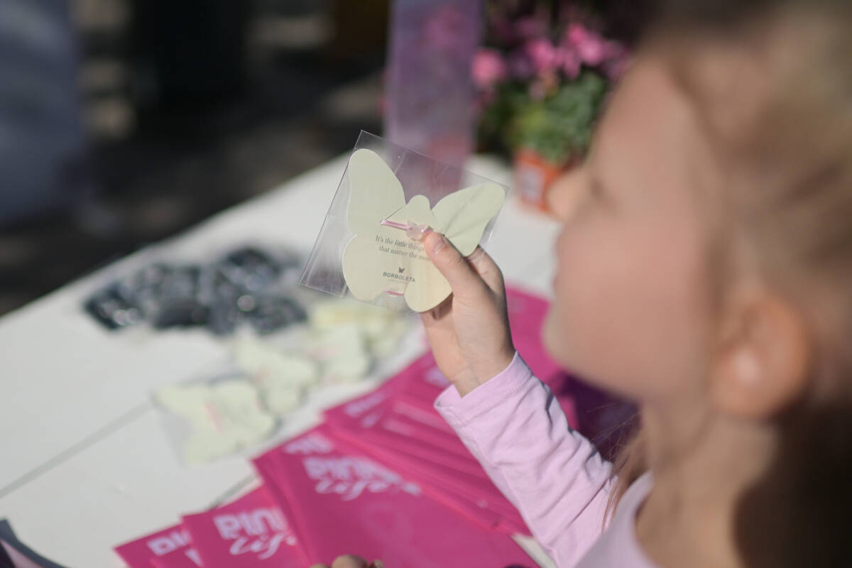 Story Pink Fest: Hrabre dame u haljinama domaćih dizajnera prošetale pink modnom pistom u pratnji poznatih osoba