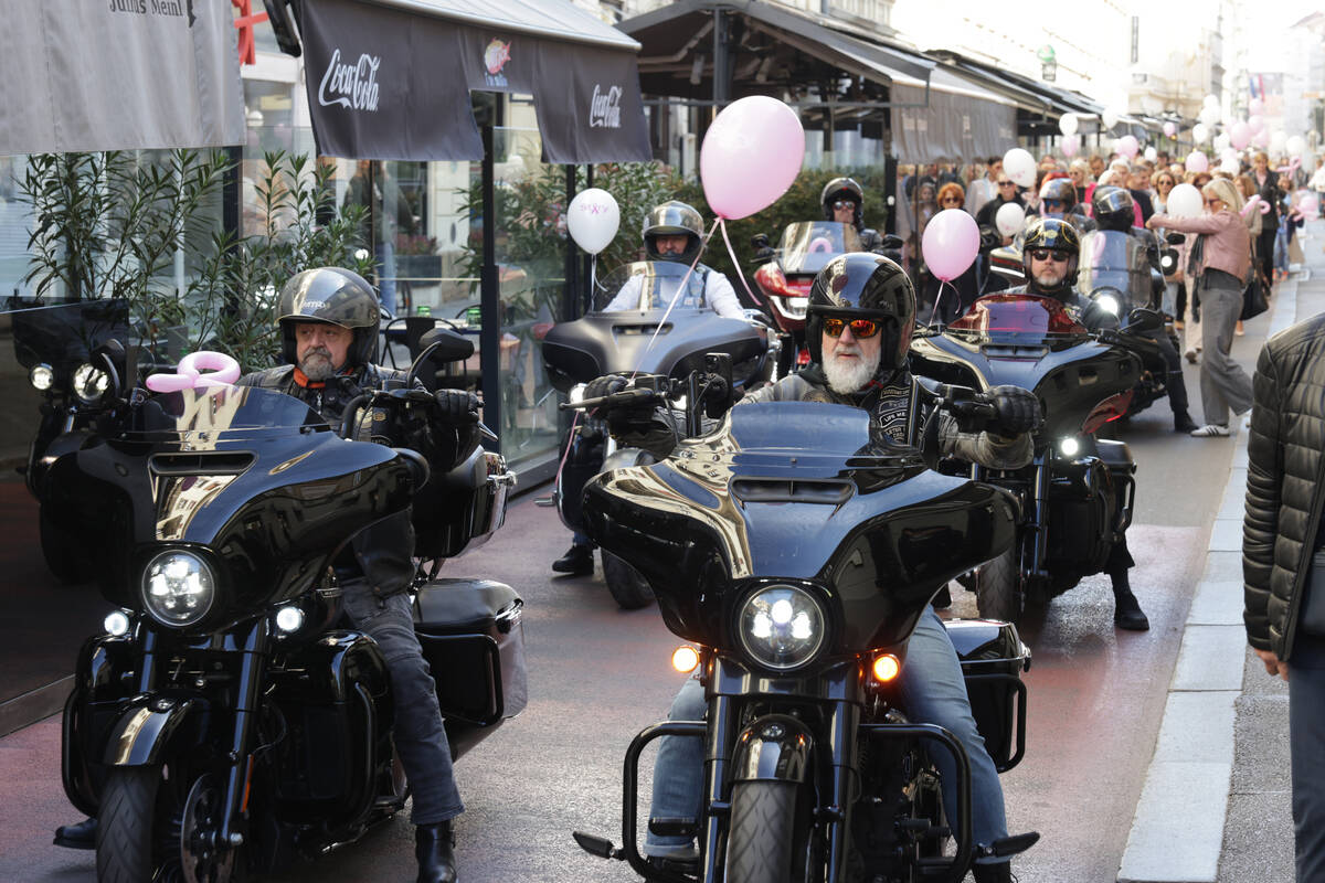 Story Pink Fest: Hrabre dame u haljinama domaćih dizajnera prošetale pink modnom pistom u pratnji poznatih osoba
