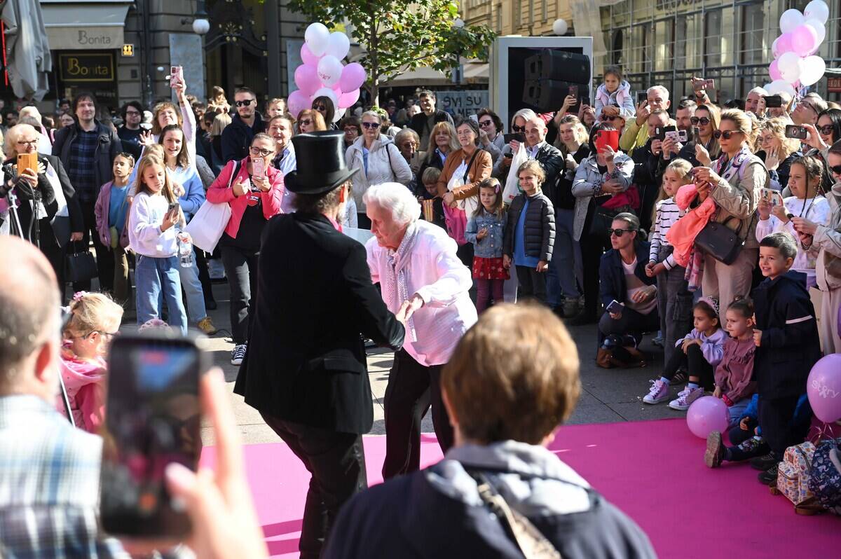 Petnaest godina nade, hrabrosti i nepokolebljive podrške kulminiralo je na ovogodišnjem
Story Pink Festu