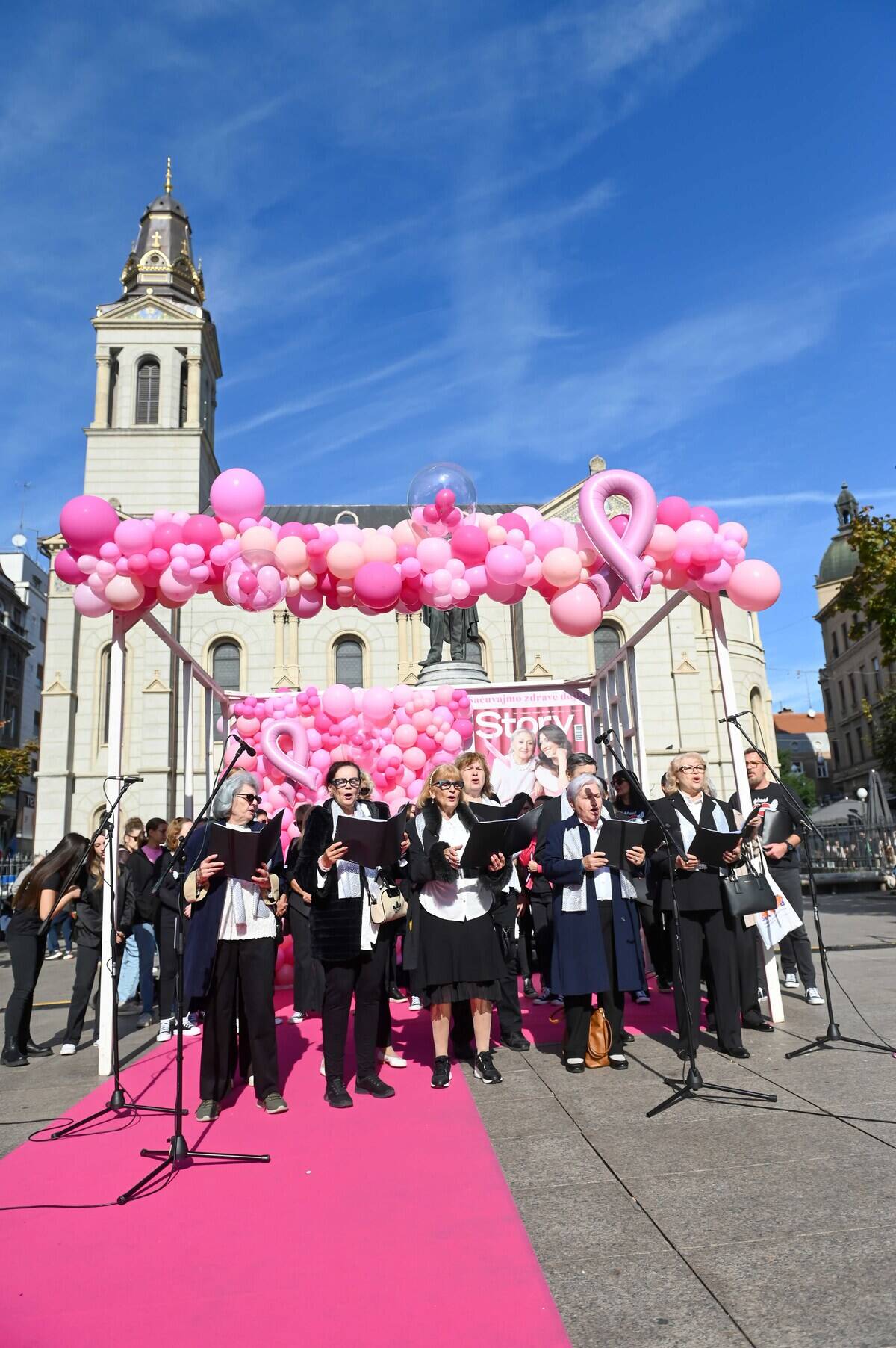 Petnaest godina nade, hrabrosti i nepokolebljive podrške kulminiralo je na ovogodišnjem
Story Pink Festu