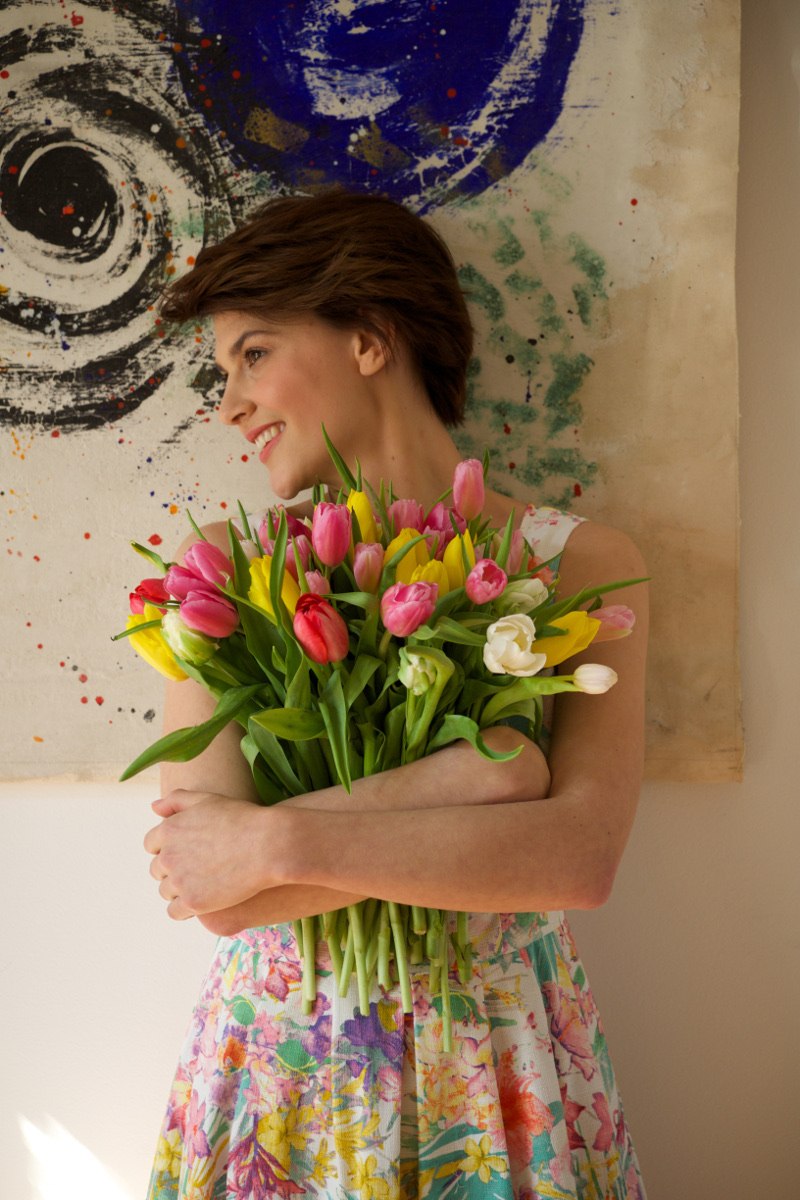 žena i tulipani