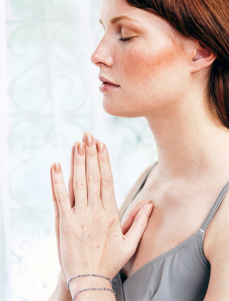 žena zatvorene oči