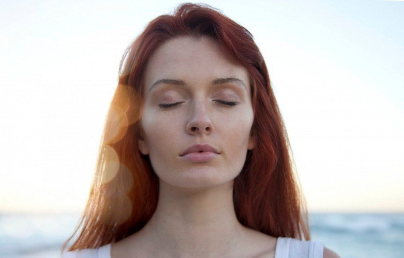 žena