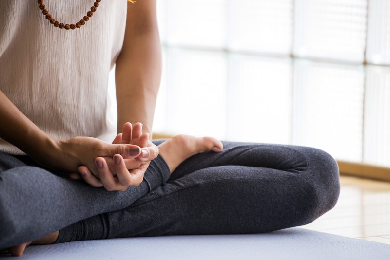 žena meditacija
