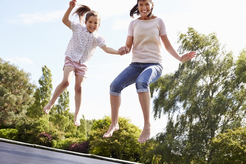 djeca trampolin