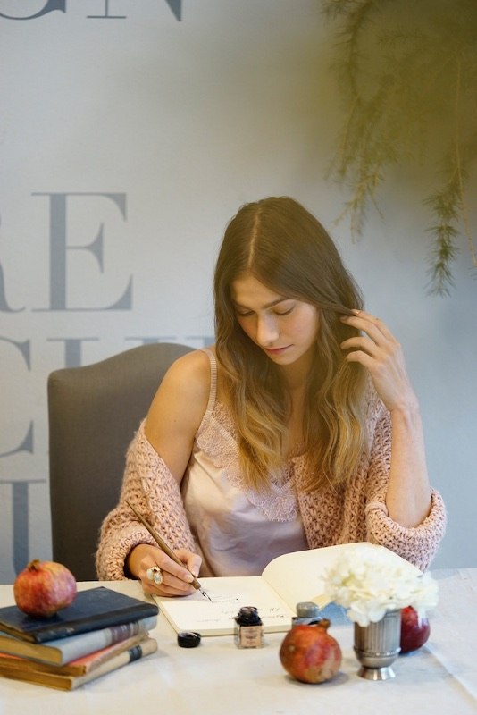 žena pisanje