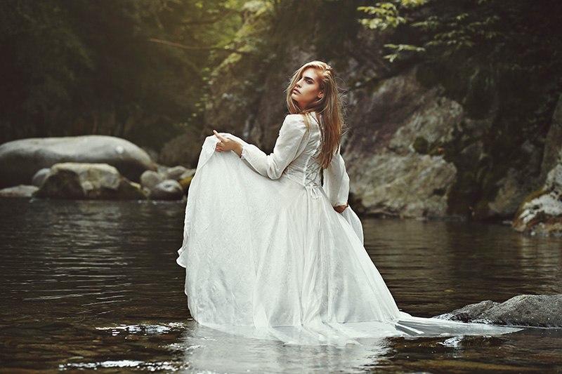 žena jezero