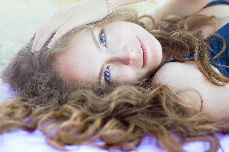 žena