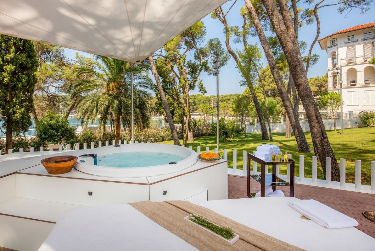 04.Bellevue Spa Clinic spa garde.jpg