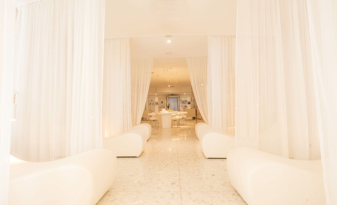 01.Bellevue Spa Clinic interior (1).jpg