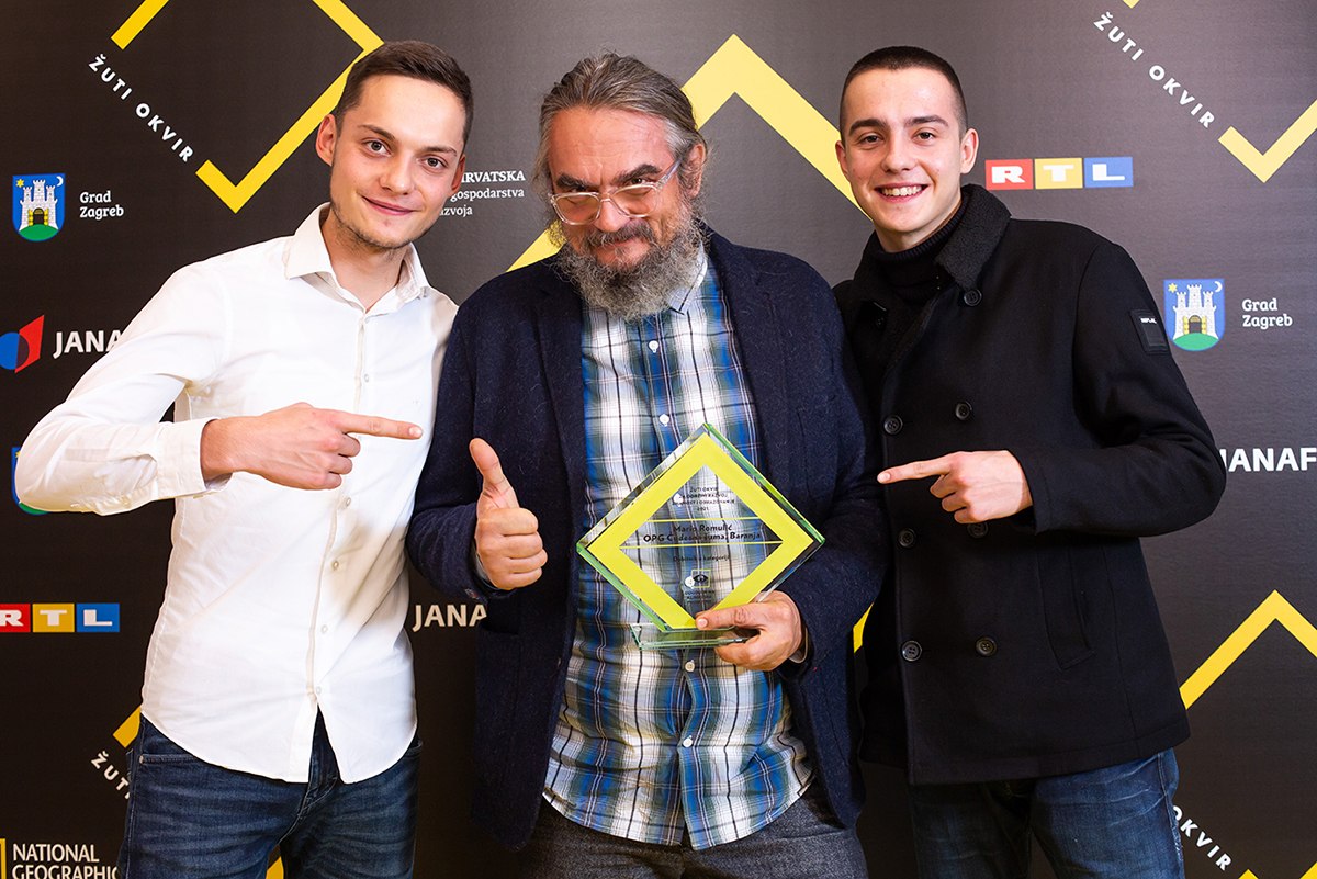 Fotograf Mario Romulić sa sinovima Ivorom i Sveborom