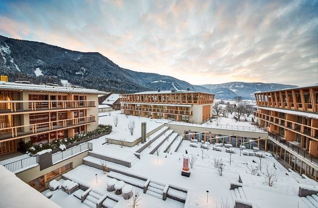 Falkensteiner-kronplatz-exterior_640x419.jpg