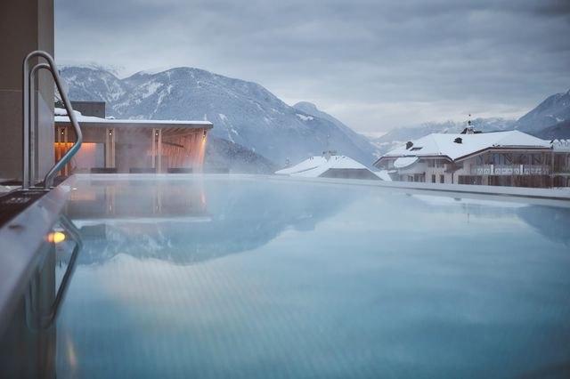 Falkensteiner-kronplatz-pool1_640x426.jpg