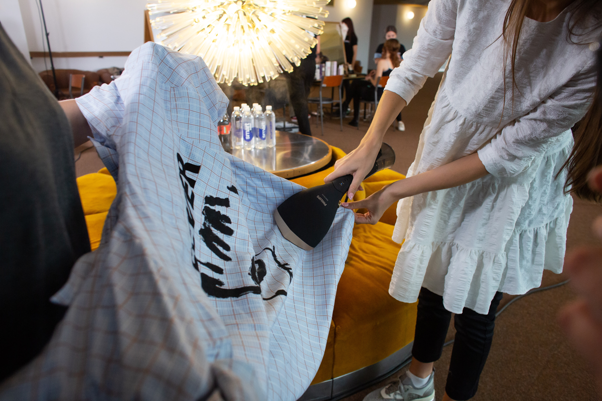 Philips Steamer 7000 uklonio je sve nabore na odjeći i time je dokazao da je prikladan za sve odjevne predmete i kombinacije