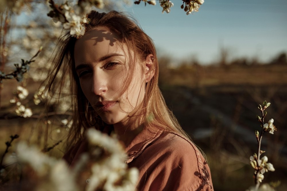 žena