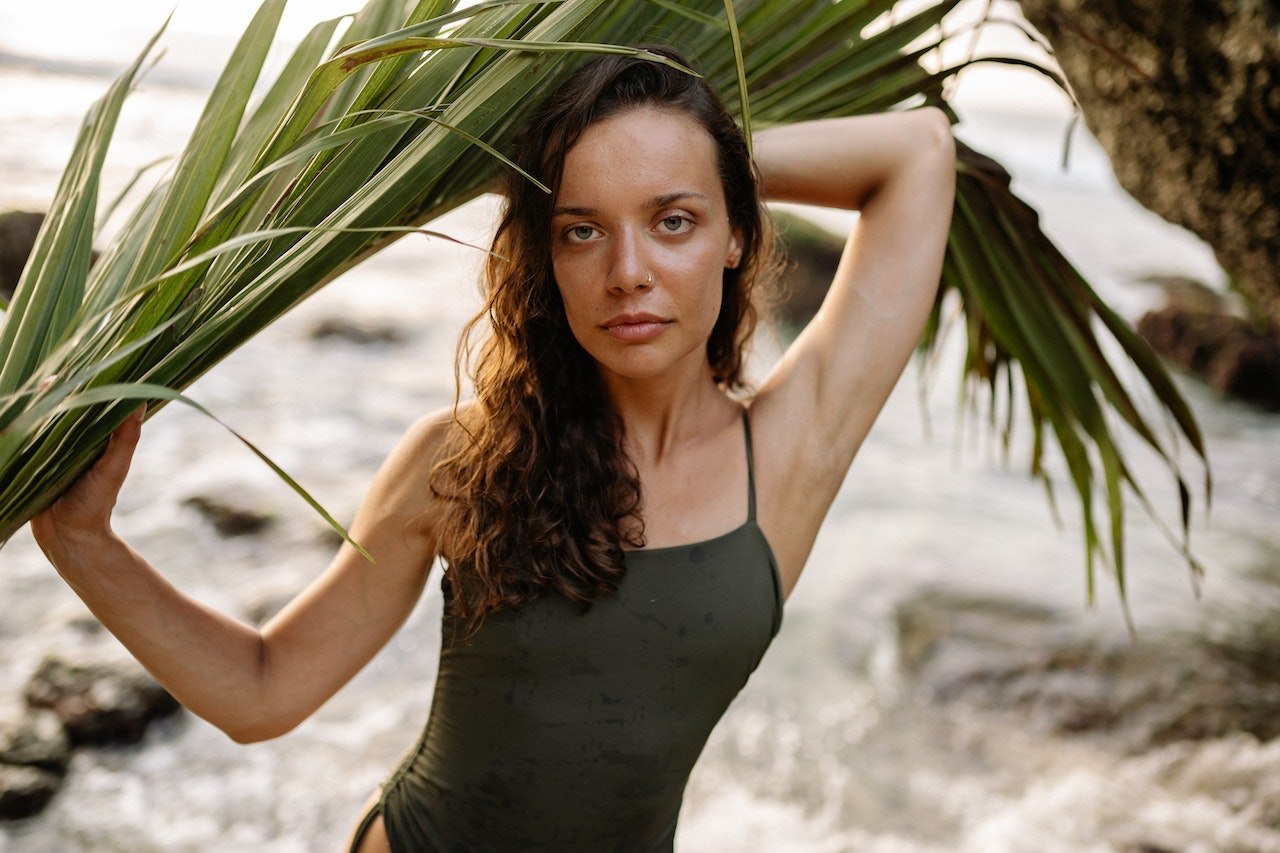 žena