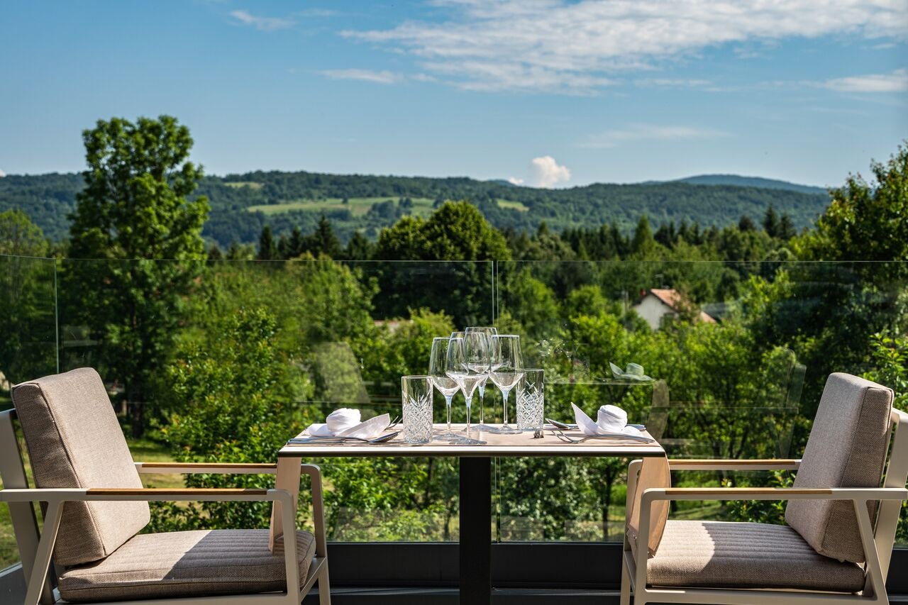 Hotel-Palcich-STOL-TERASA-1-of-1-jpg.jpg