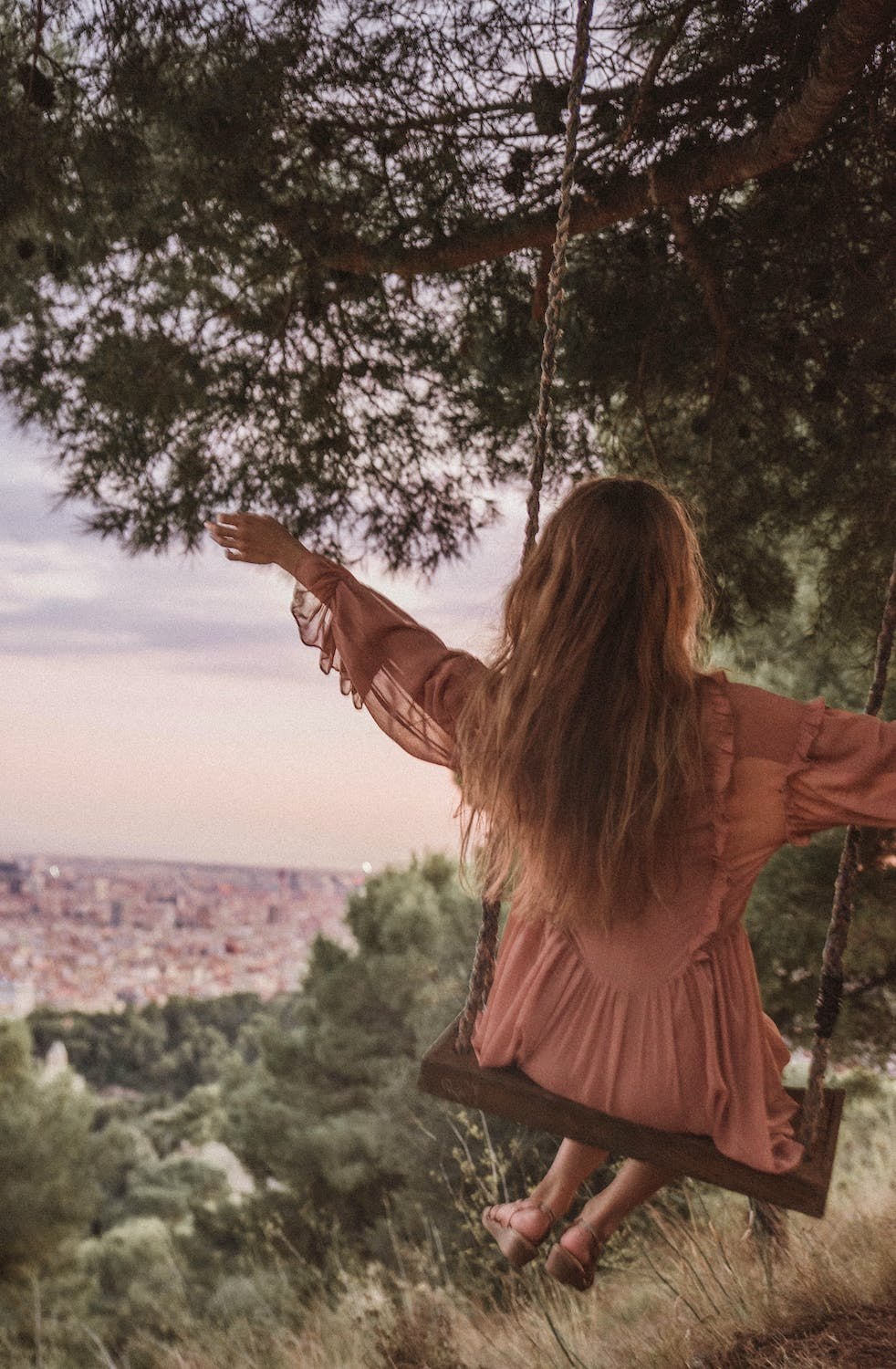 žena