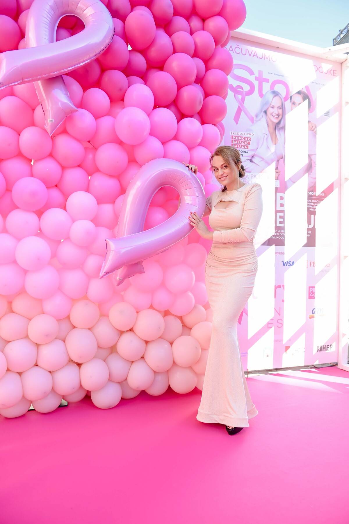 Pink modna pista u srcu Zagreba: Kreacije domaćih dizajnera nosile su junakinje Udruge P.I.N.K. life i poznate osobe