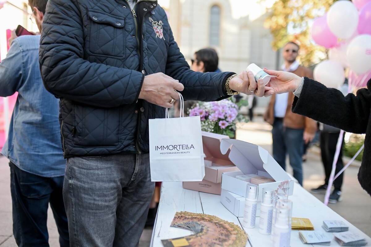 Pink modna pista u srcu Zagreba: Kreacije domaćih dizajnera nosile su junakinje Udruge P.I.N.K. life i poznate osobe