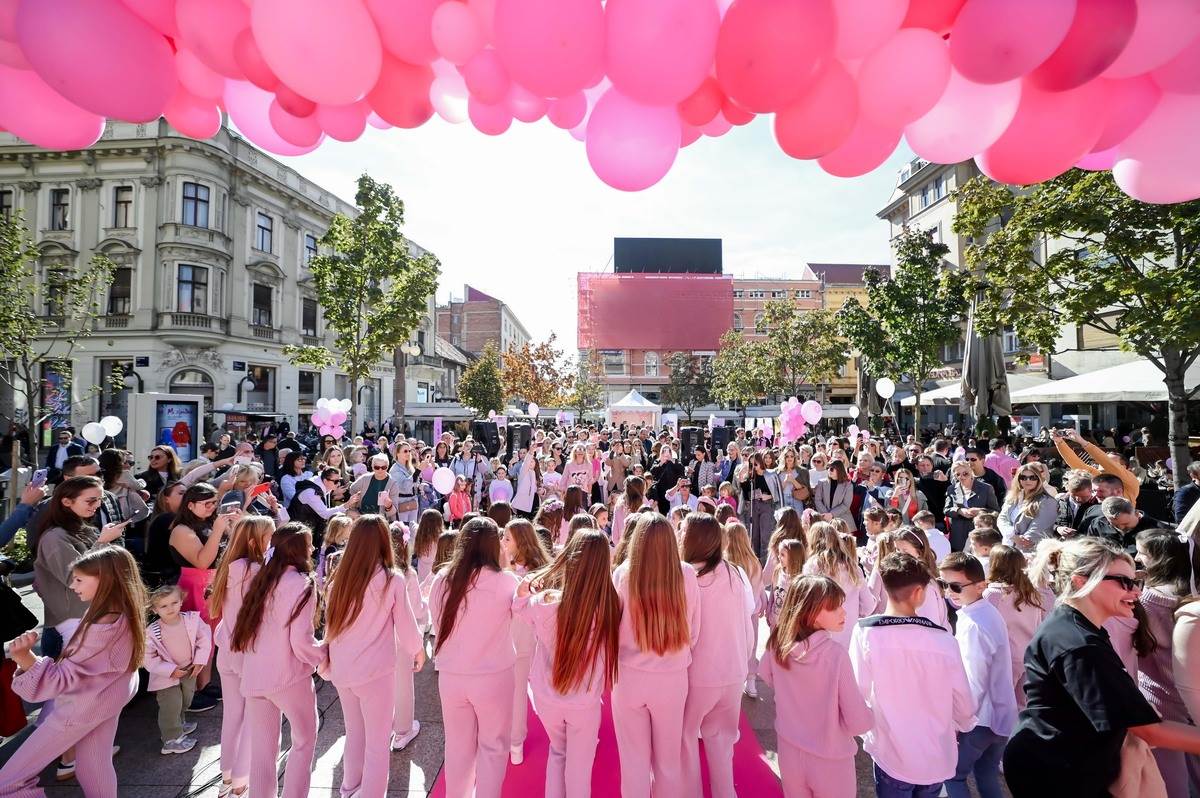 Pink modna pista u srcu Zagreba: Kreacije domaćih dizajnera nosile su junakinje Udruge P.I.N.K. life i poznate osobe