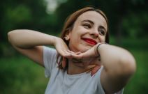 Sretna opuštena.jpg