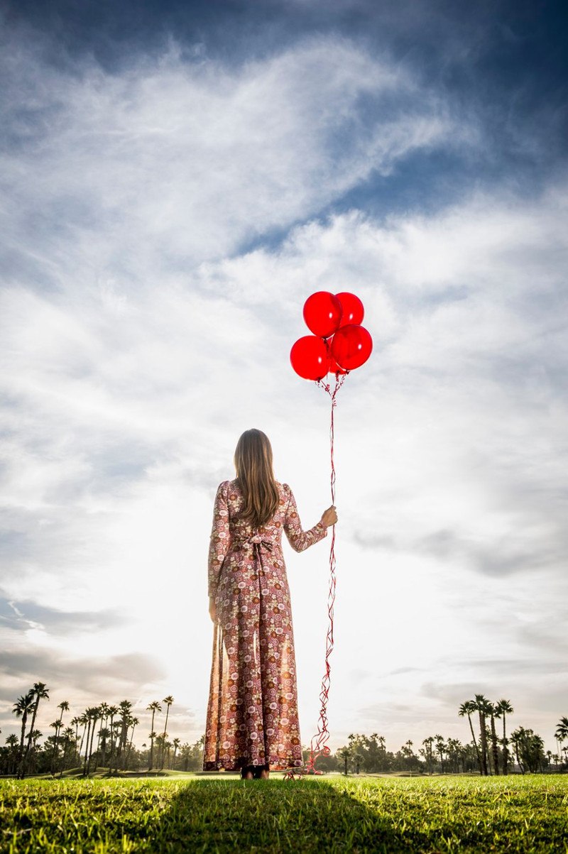 žena i baloni
