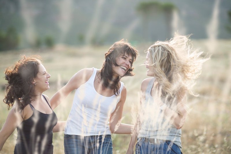 žena sreća, prijateljice