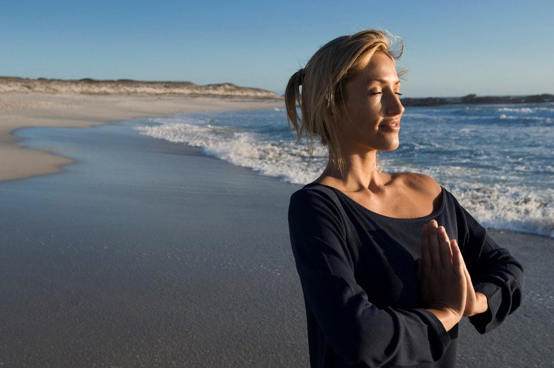 žena, meditacija, more