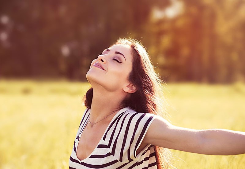 žena sreća sloboda priroda