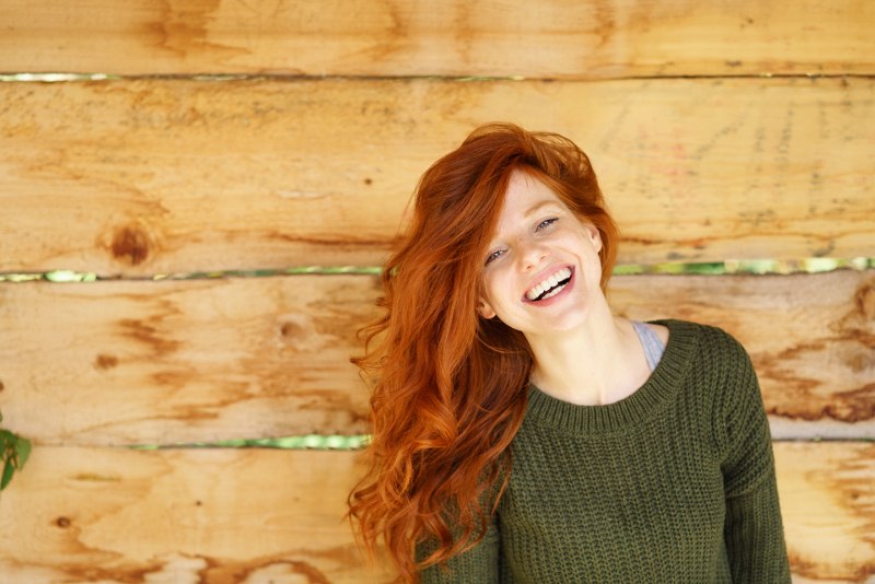 žena crvenokosa bjuti kana