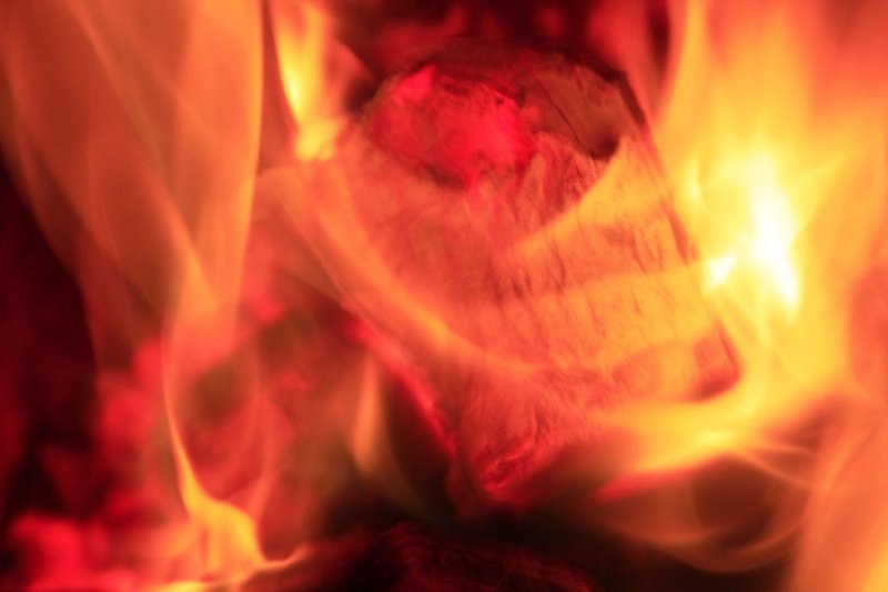 vatra, hodanje po žeravici