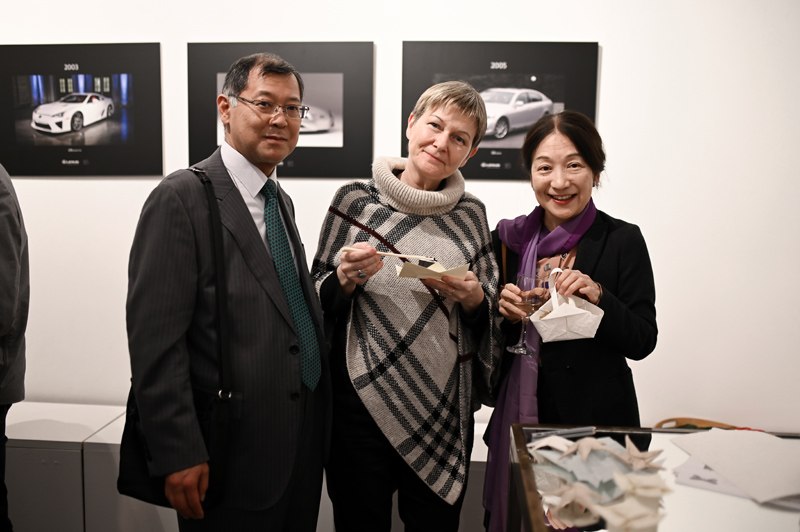 Lexus_RG (49), predsjednica Hrvatskog origami društva Sanja Srbljinović Čuček, Veleposlanice Japana u Hrvatskoj NJ. E. Misako Kaji i suprug
