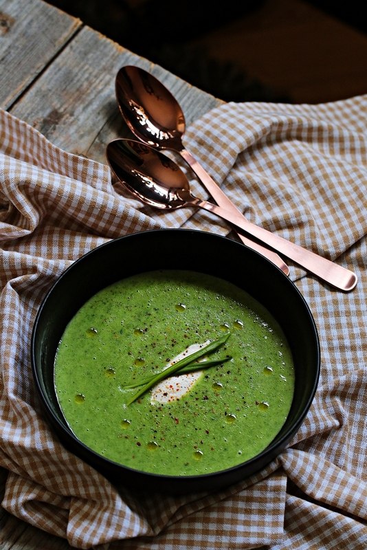 Juha od medvjeđeg luka, krumpira i koprive