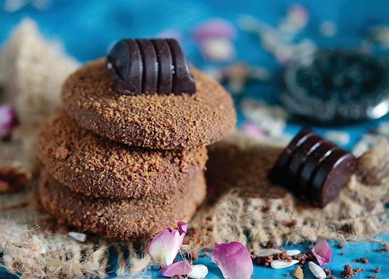 Ultraprhki čokoladni keksi bez orašastih plodova