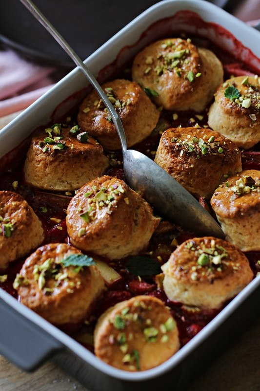 3_Cobbler s rabarbarom i jagodama 2