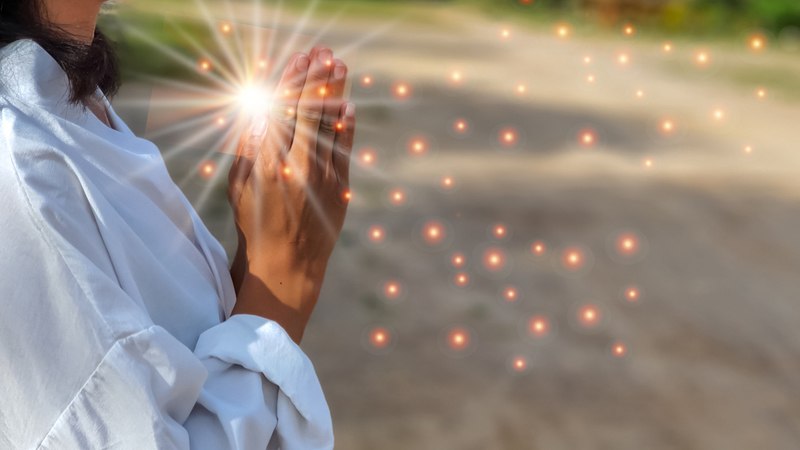 žena,sklopljene ruke, mir